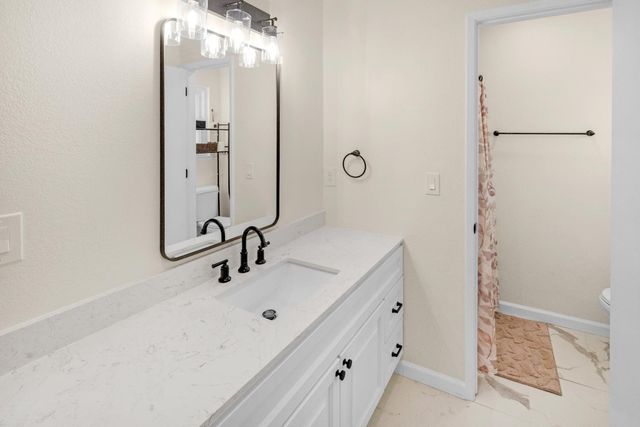 1367 Val Dr, Marysville, CA 95901