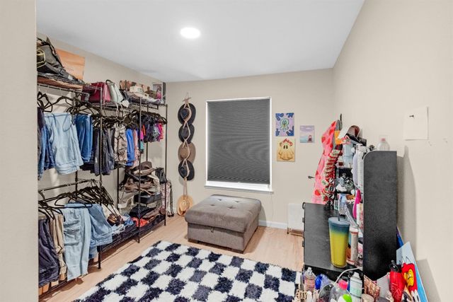 1367 Val Dr, Marysville, CA 95901