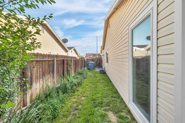 1367 Val Dr, Marysville, CA 95901