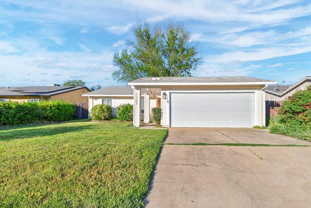 1367 Val Dr, Marysville, CA 95901