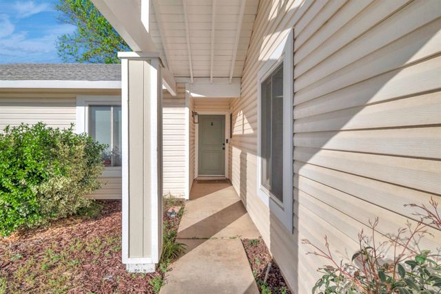 1367 Val Dr, Marysville, CA 95901