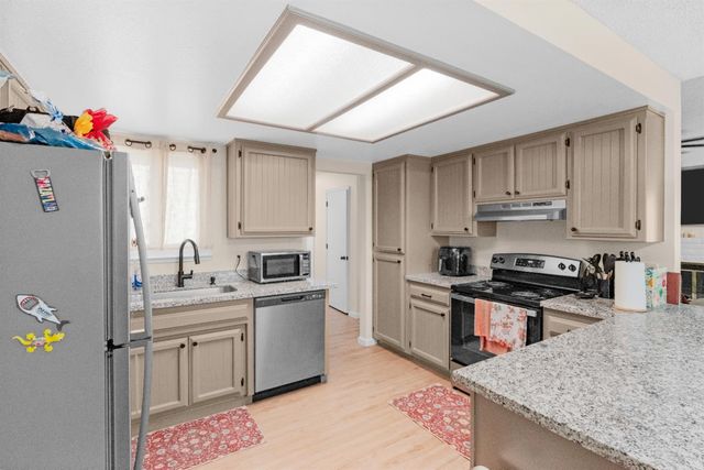 1367 Val Dr, Marysville, CA 95901