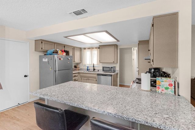 1367 Val Dr, Marysville, CA 95901