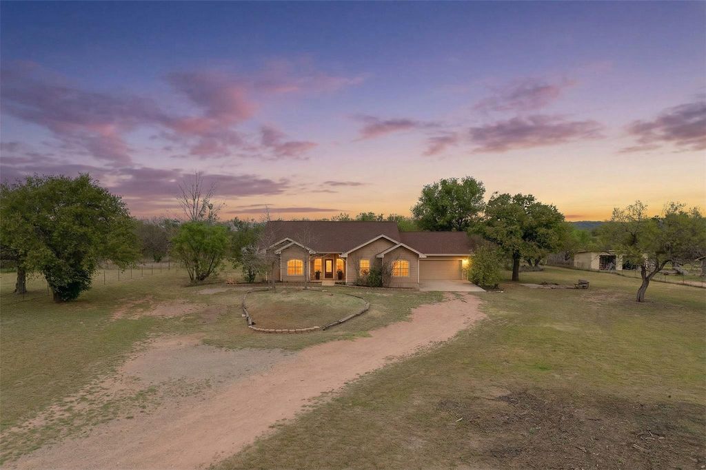 120 Zurita TRL, Marble Falls, TX 78654