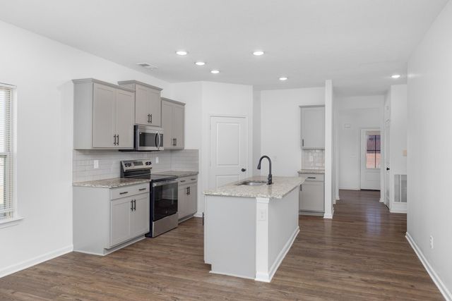 250 LILLY DR, Oakland, TN 38060