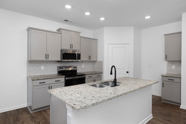 250 LILLY DR, Oakland, TN 38060