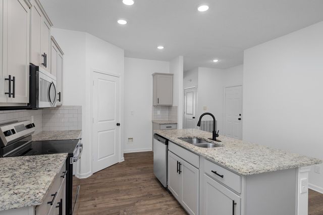 250 LILLY DR, Oakland, TN 38060