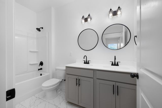 250 LILLY DR, Oakland, TN 38060