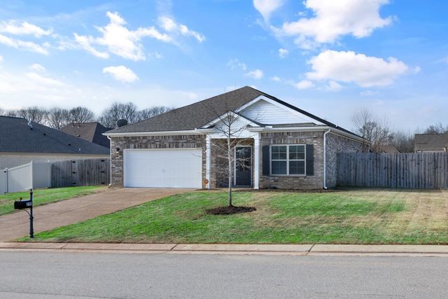 250 LILLY DR, Oakland, TN 38060