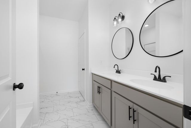 250 LILLY DR, Oakland, TN 38060