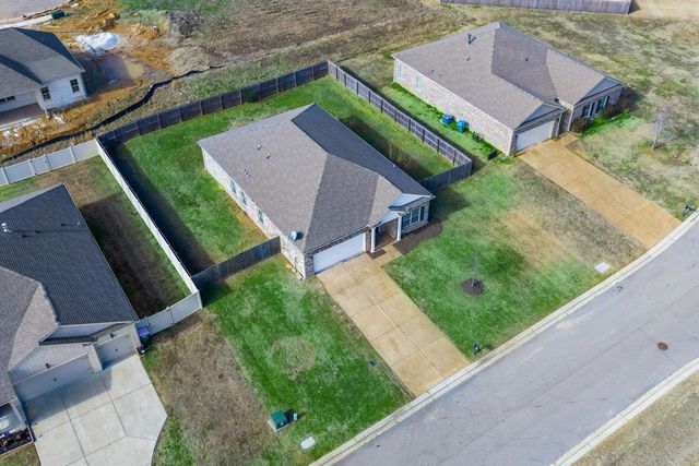 250 LILLY DR, Oakland, TN 38060