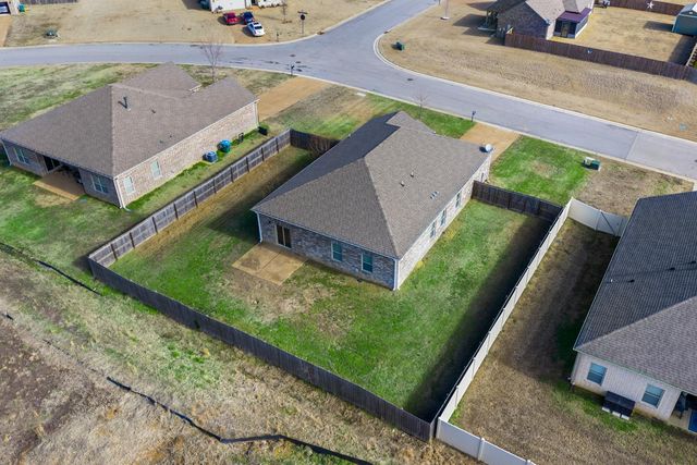 250 LILLY DR, Oakland, TN 38060