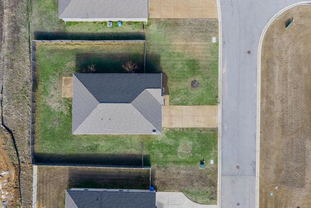 250 LILLY DR, Oakland, TN 38060