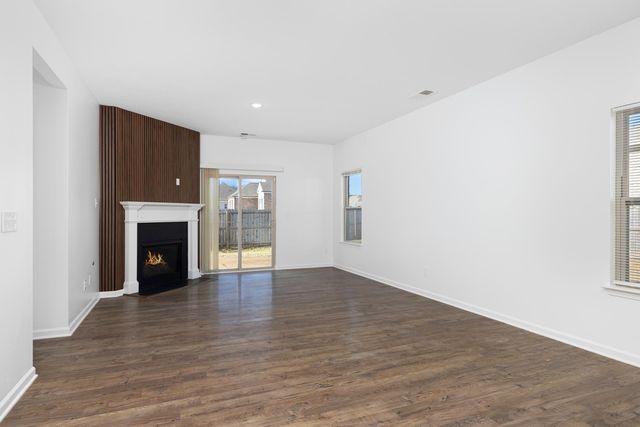 250 LILLY DR, Oakland, TN 38060