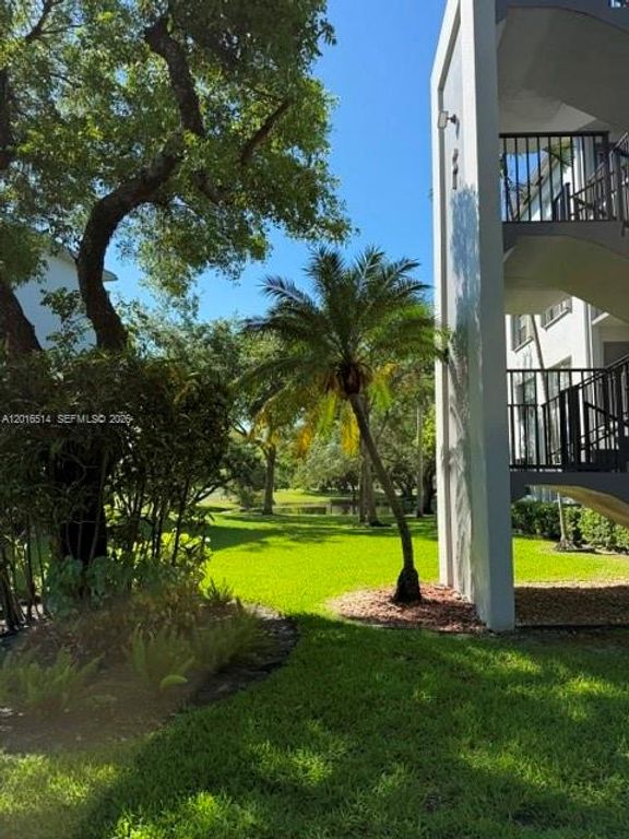 400 SW 134th Way 103F, Pembroke Pines, FL 33027