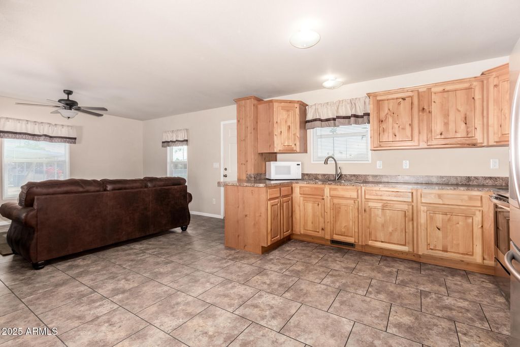 2650 W UNION HILLS Drive 231, Phoenix, AZ 85027 — photo 2