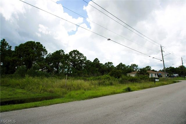 2807 42nd ST W, Lehigh Acres, FL 33971