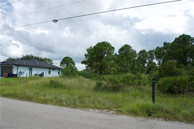 2807 42nd ST W, Lehigh Acres, FL 33971