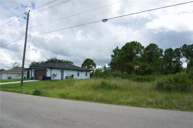 2807 42nd ST W, Lehigh Acres, FL 33971