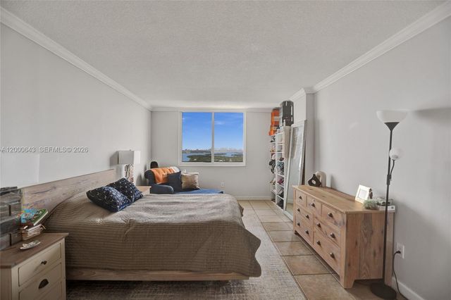 300 Bayview Dr PH10, Sunny Isles Beach, FL 33160