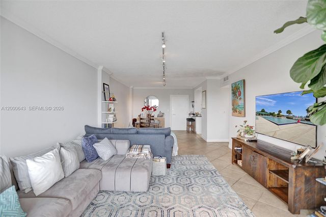 300 Bayview Dr PH10, Sunny Isles Beach, FL 33160