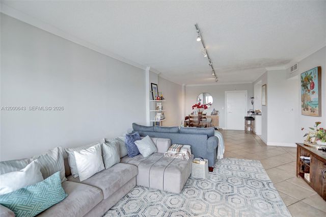 300 Bayview Dr PH10, Sunny Isles Beach, FL 33160