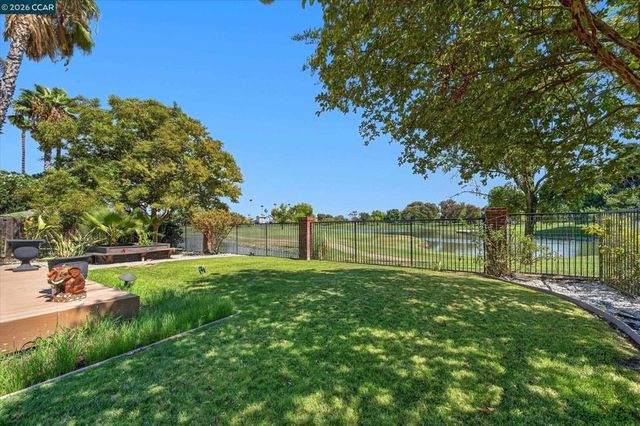 2353 Wayfarer Dr, Discovery Bay, CA 94505