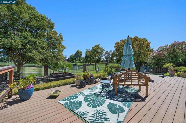 2353 Wayfarer Dr, Discovery Bay, CA 94505