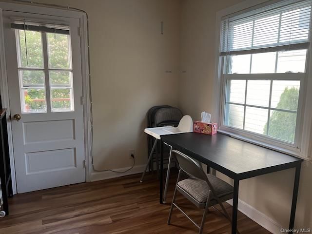 225 Thompson Shore Rd 2F, Manhasset, NY 11030