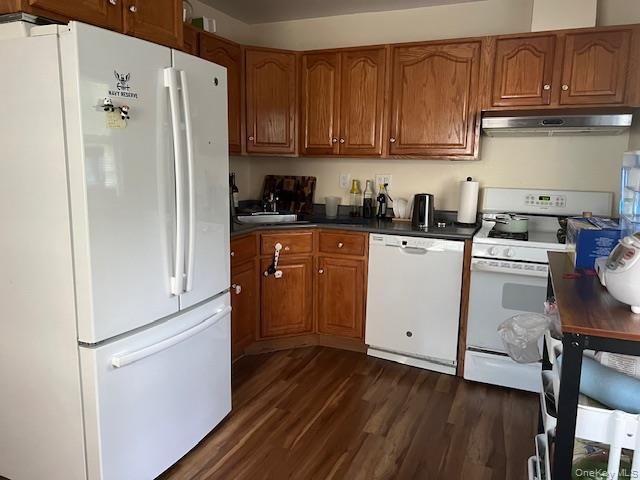 225 Thompson Shore Rd 2F, Manhasset, NY 11030