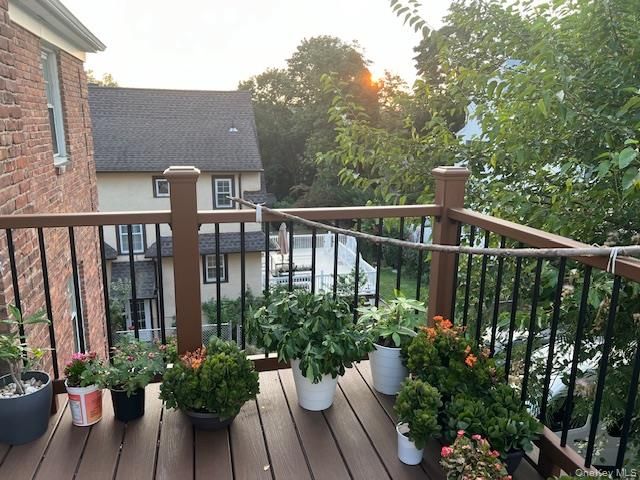 225 Thompson Shore Rd 2F, Manhasset, NY 11030