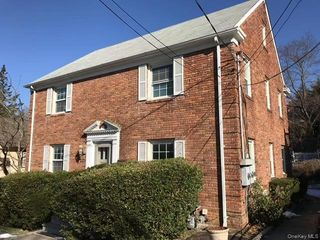 225 Thompson Shore Rd 2F, Manhasset, NY 11030
