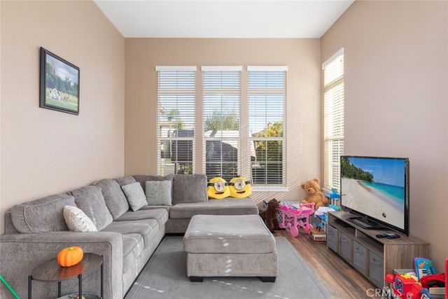 32735 Newham Court, Winchester, CA 92596