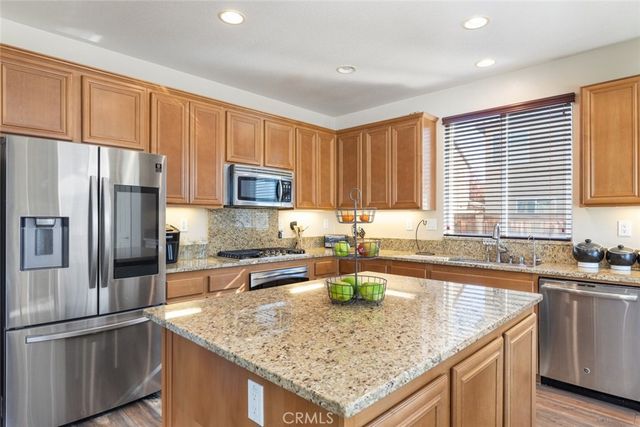 32735 Newham Court, Winchester, CA 92596