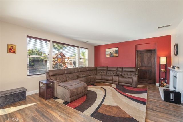 32735 Newham Court, Winchester, CA 92596