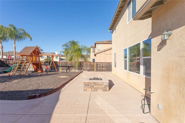 32735 Newham Court, Winchester, CA 92596