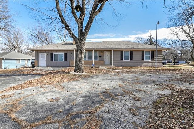 8421 Spring Valley Road, Raytown, MO 64138