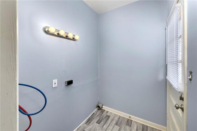 8421 Spring Valley Road, Raytown, MO 64138