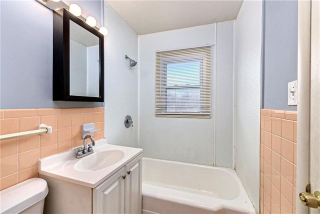 8421 Spring Valley Road, Raytown, MO 64138