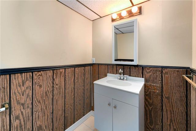 8421 Spring Valley Road, Raytown, MO 64138