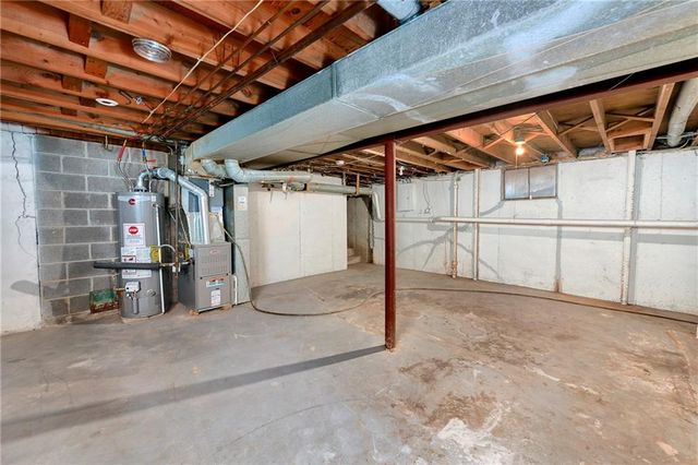 8421 Spring Valley Road, Raytown, MO 64138