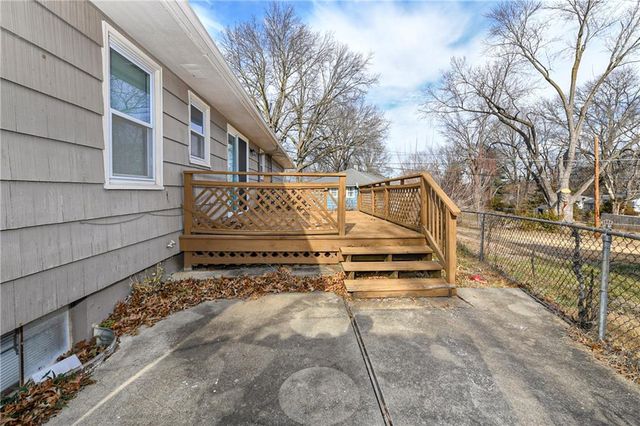 8421 Spring Valley Road, Raytown, MO 64138