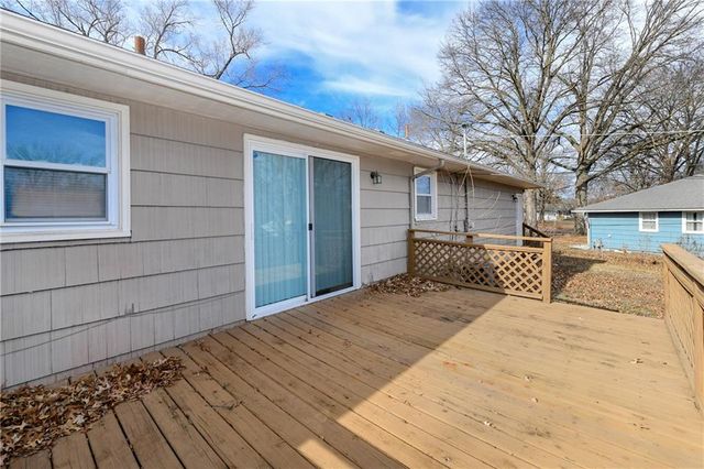 8421 Spring Valley Road, Raytown, MO 64138