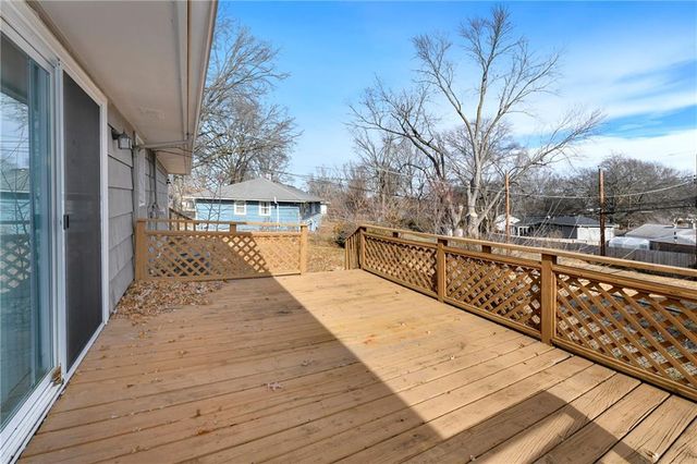 8421 Spring Valley Road, Raytown, MO 64138