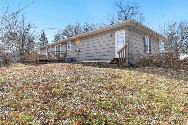 8421 Spring Valley Road, Raytown, MO 64138