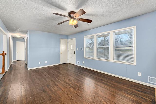 8421 Spring Valley Road, Raytown, MO 64138