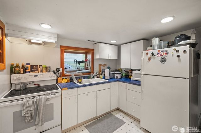 341 NE 51st Street, Seattle, WA 98105