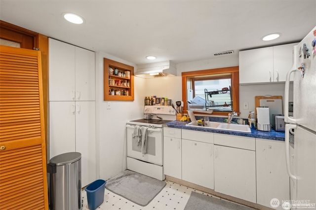 341 NE 51st Street, Seattle, WA 98105