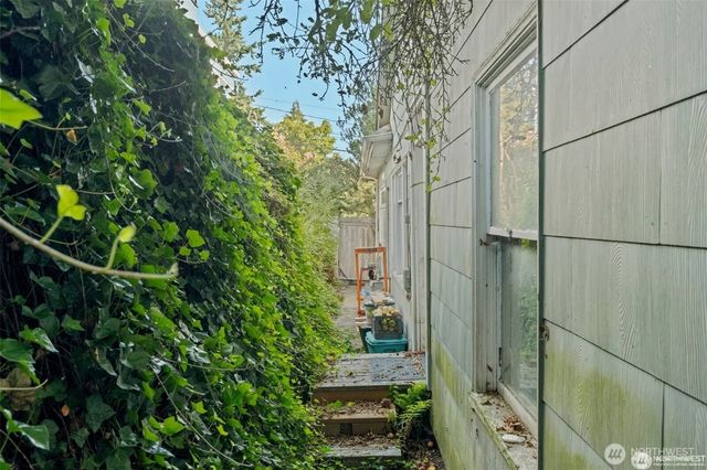 341 NE 51st Street, Seattle, WA 98105