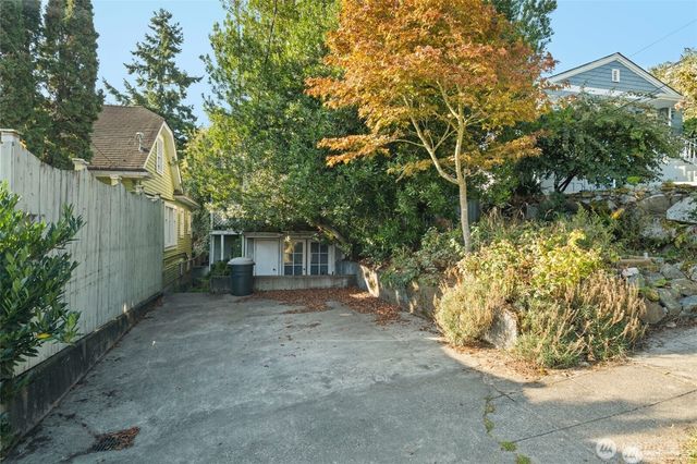 341 NE 51st Street, Seattle, WA 98105